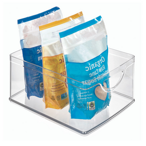 De iDesign-koelkastset MINI (5-delig) bestaat uit drie staande, hersluitbare zakjes met biologische ruwe rietsuiker in een blauw-gele verpakking.