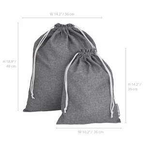 De Bigso TRAVEL waszak grijs - 2 stuks bevat twee grijze waszakken: een van 48x36 cm en een van 36x26 cm – handig voor onderweg, met trekkoordsluiting en in verschillende maten.