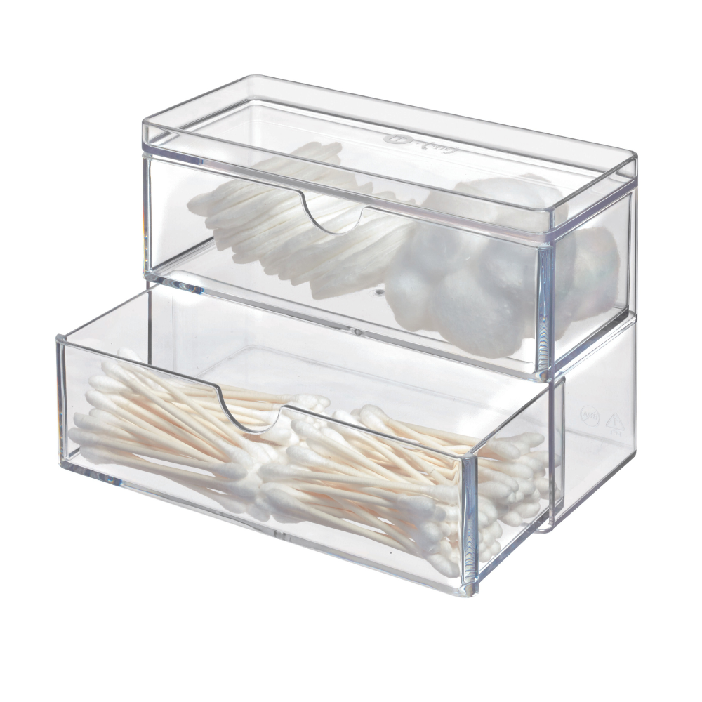 De iDesign HOME EDIT - cosmetica-organizer TRANSPARANT - met lade heeft twee vakken: boven voor wattenbolletjes, onder voor wattenstaafjes. Ideaal voor smalle planken of stapelbaar voor ruimtebesparende opslag.