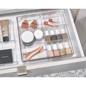 De iDesign HOME EDIT - lade-organizer TRANSPARANT - uittrekbaar houdt nagellak, haarspeldjes, oorbellen en beautyproducten netjes gesorteerd en binnen handbereik in doorzichtige vakjes in je lade.