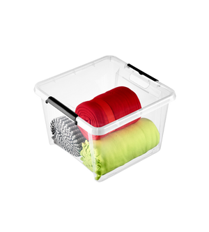 De Orplast SimpleStore Box STACK&NEST (39x39x26 cm, 25 l) is een doorzichtige, BPA-vrije opbergdoos waarin een opgerolde rode handdoek, een geelgroene handdoek en een opgevouwen grijs-witte doek netjes passen. De doos is stapelbaar, zodat je ruimte bespaart.
