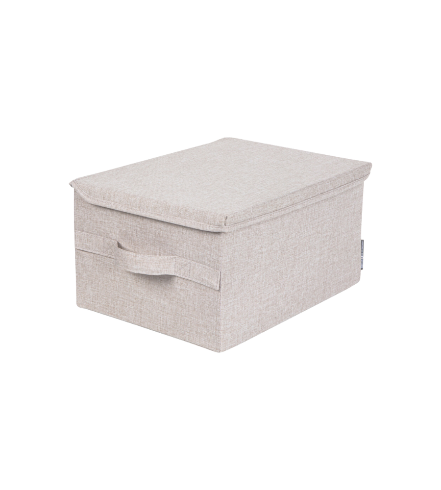 De SOFT opbergbox Beige M van Bigso (40x30x22 cm) van stof, met deksel en handvat aan de voorkant, is opvouwbaar, stapelbaar en te zien op een eenvoudige witte achtergrond.