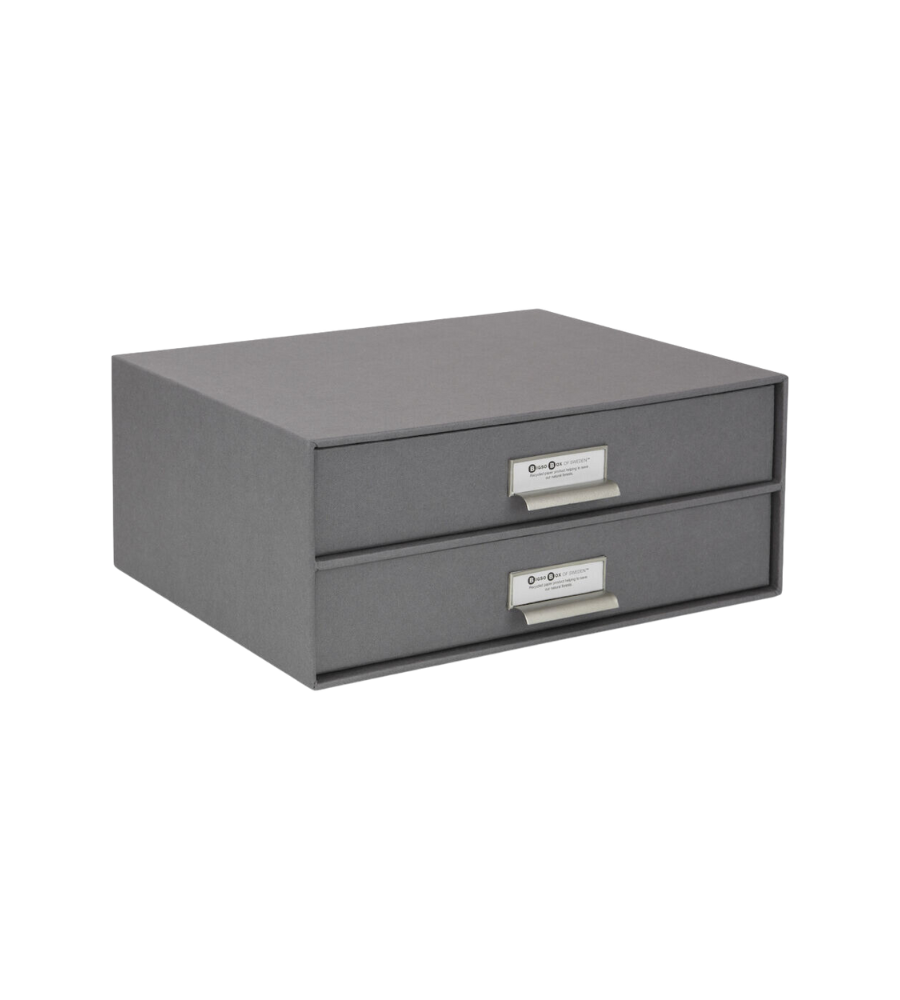 Grijze kartonnen lade-box met metalen labels om je kantoor op orde te houden.