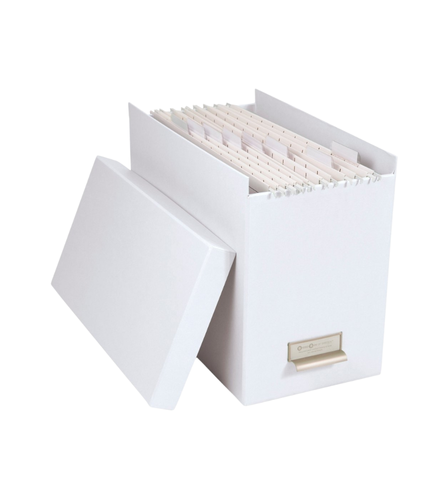 De JOHAN hangmappenbox van Bigso in wit met afneembaar deksel biedt met meerdere hangmappen een handige oplossing voor het ordenen van documenten – gepresenteerd tegen een strakke witte achtergrond.