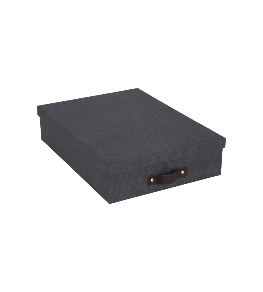 De Bigso OSKAR opbergbox A4 in zwart canvas met opzetdeksel en zwarte handgreep aan de zijkant is perfect als documentenbox, hier afgebeeld tegen een eenvoudige witte achtergrond.
