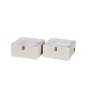 De Love it Store it PREMIUM Organizer met 6 vakken, breed, beige – set van 2 stuks bestaat uit twee beige opbergboxen met bruine treklipjes, afgebeeld naast elkaar op een witte achtergrond – een stijlvolle en praktische oplossing om je huis op orde te houden.