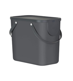 Het Rotho ALBULA Recycling-afvalsysteem 25 l in antraciet is een donkergrijze, rechthoekige kunststof bak met deksel en handgrepen aan de zijkant, ideaal voor het stapelen van gescheiden afval of afvalinzameling, afgebeeld op een eenvoudige witte achtergrond.