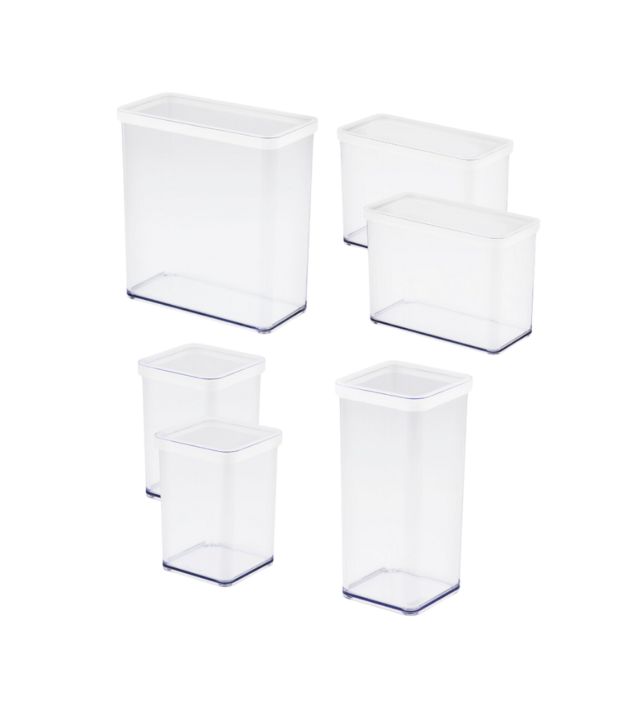 Op een witte achtergrond staan zes doorzichtige, rechthoekige plastic bakjes uit de LOFT-voorraadbussenset (6-delig) van Rotho, elk met een wit deksel. Ze variëren in grootte en zijn ideaal om je voorraadkast te organiseren.