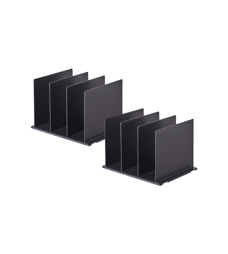 Twee YAMAZAKI TOWER tasorganizers in zwart (set van 2 stuks) met vier verticale vakken en verstelbare scheidingswanden staan naast elkaar op een witte achtergrond – ideaal om ruimtebesparend te organiseren.