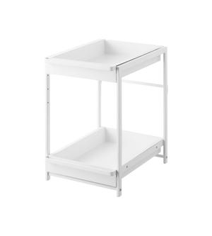 De YAMAZAKI TOWER ladekast met twee lagen in wit valt op door zijn minimalistische, compacte ontwerp met twee niveaus, hoge zijkanten en een open onderplank – ideaal voor kleine ruimtes en functionele opbergruimte.
