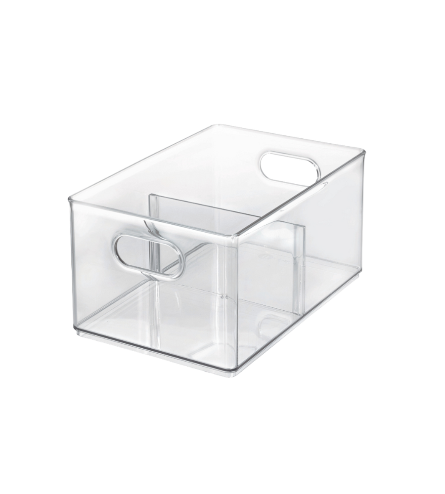 De iDesign HOME EDIT - opbergbak KLAR Freezer met 2 vakken is een doorzichtige, rechthoekige opbergbak met ovale geïntegreerde handgrepen en afgeronde hoeken. Het stapelbare ontwerp zorgt voor een flexibele indeling van je vriezer tegen een strakke witte achtergrond.