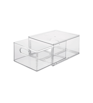 De iDesign HOME EDIT - opbergdoos met handgreep, transparant (35x26,7x19,7 cm) valt op door zijn strakke ontwerp en de uitsparing voor de handgreep – ideaal voor een strakke organisatie of om te gebruiken als veelzijdige opbergdoos voor allerlei spullen.