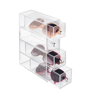 De iDesign DRAWER - Ladetoren KLAR met 4 vakken - Smal, gemaakt van helder acryl, presenteert overzichtelijk vier zonnebrillen met monturen in verschillende kleuren tegen een witte achtergrond - perfect stapelbaar en ruimtebesparend.