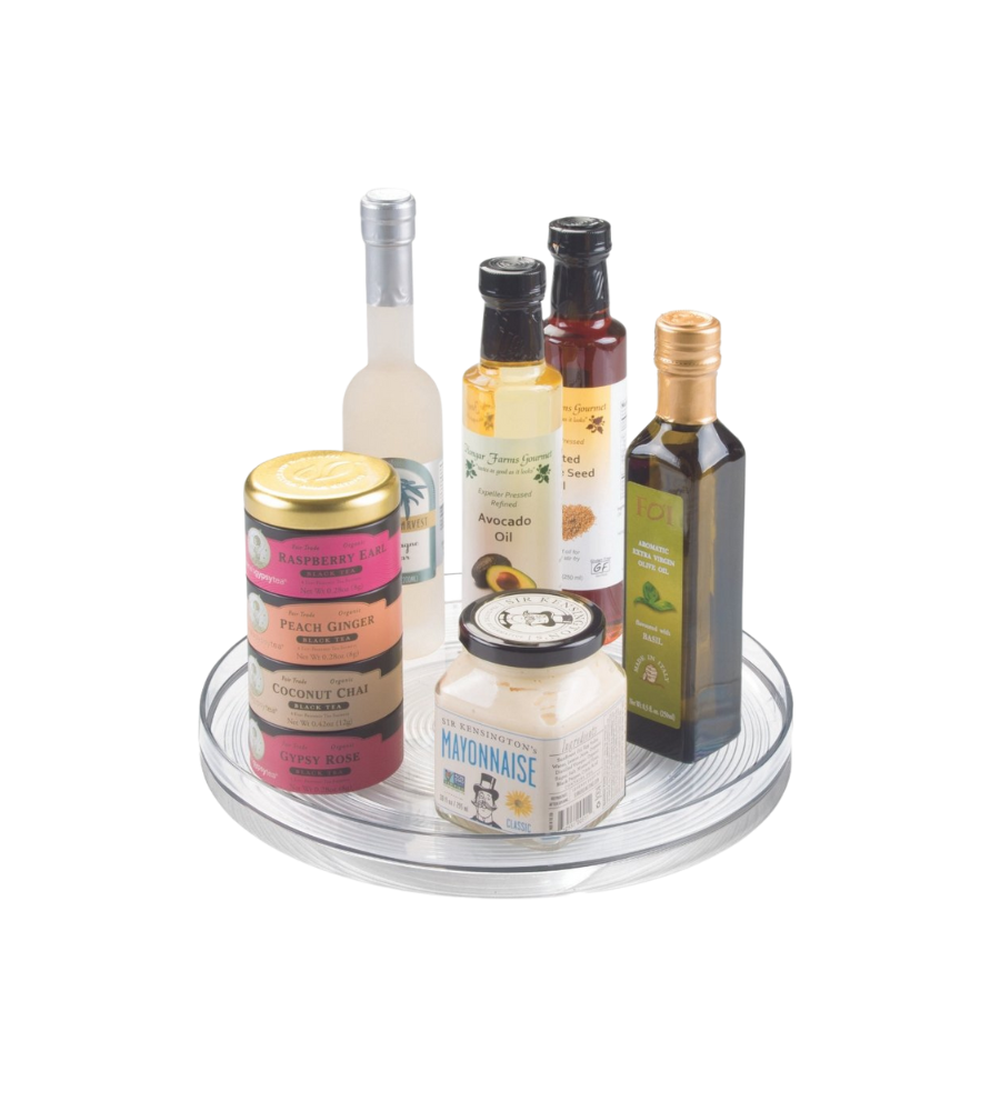 Der iDesign LINUS Drehteller Lazy Susan KLAR (28cm x 4,5cm) hält Öl-, Essigflaschen, Gläser sowie Dosen ordentlich auf weißem Hintergrund und ist 360° drehbar für besten Zugriff.