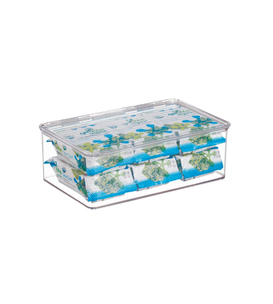 De plastic doos bevat 18 snacks met zeezoutsmaak, gestapeld in twee rijen.