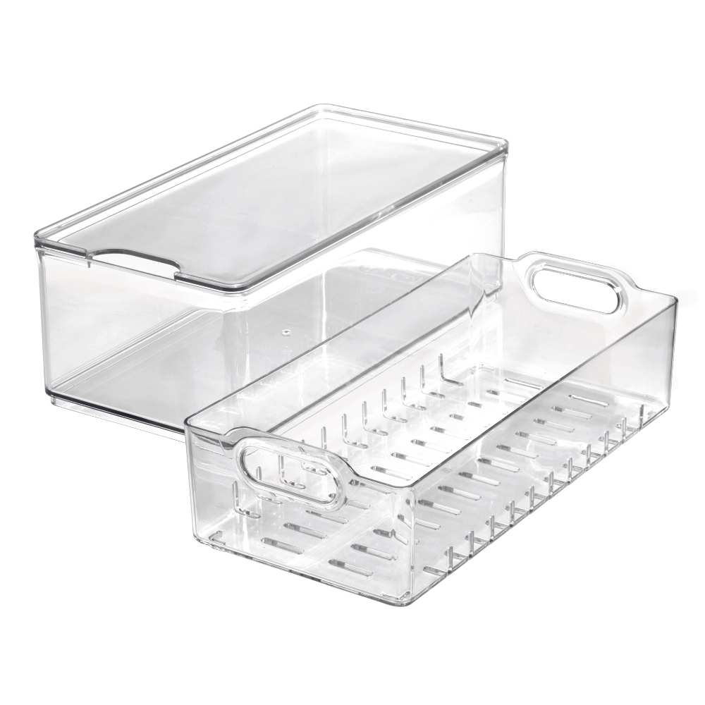 De iDesign HOME EDIT - doorzichtige bewaardozen - Berry Bin groot set bestaat uit twee doorzichtige bakjes – één met deksel, één open met handvatten en ventilatie – ideaal als opbergoplossing voor in de koelkast.