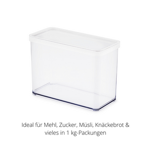 Rechthoekige plastic bak met deksel, staand op een witte achtergrond. Tekst: „Ideaal voor meel, suiker, muesli, knäckebröd“.